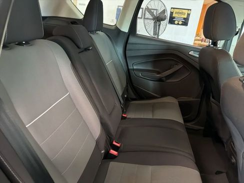 Used 2015 Ford Escape SE image 29