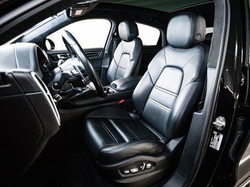 Certified 2021 Porsche Cayenne GTS AWD/4WD image 5