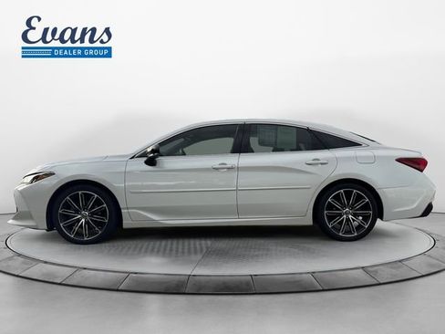 Used 2020 Toyota Avalon XSE image 3