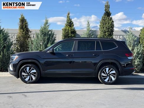 Used 2025 Volkswagen Atlas SE AWD/4WD image 4