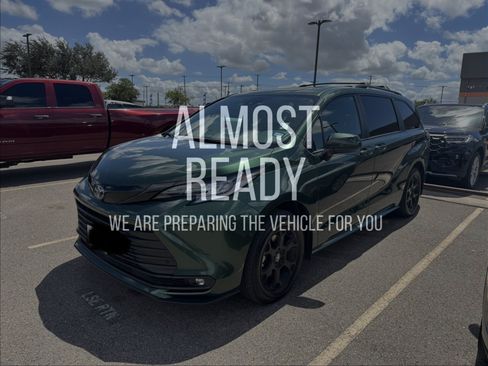 Used 2025 Toyota Sienna XLE Woodland Edition AWD/4WD image 2