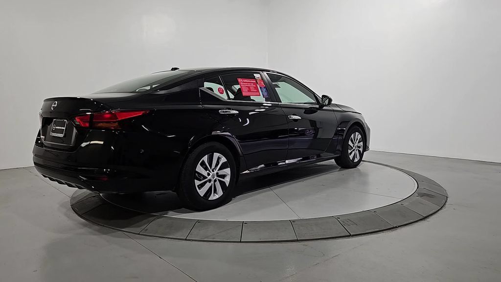Certified 2025 Nissan Altima 2.5 S FWD image 6