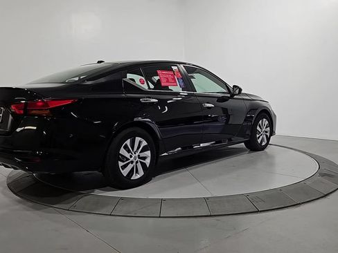Certified 2025 Nissan Altima 2.5 S FWD image 6