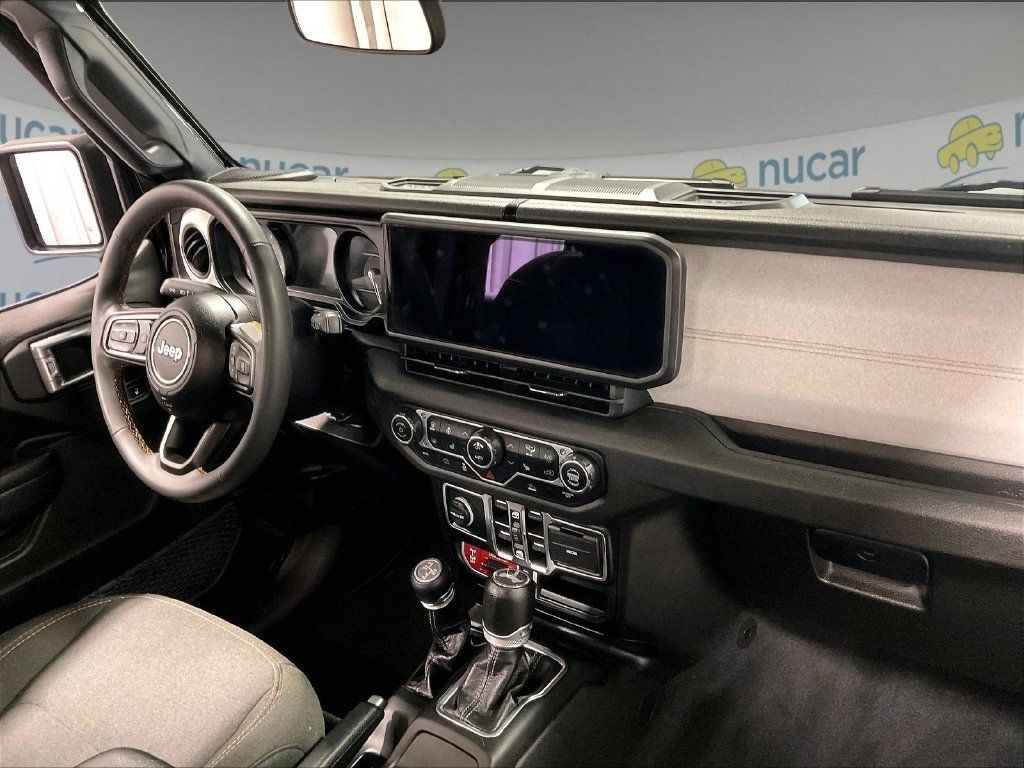Used 2024 Jeep Wrangler Unlimited AWD/4WD image 14