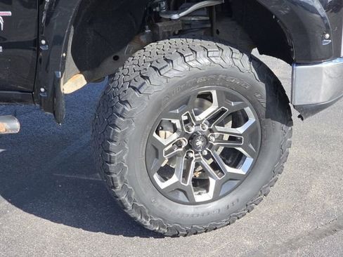 Used 2019 GMC Sierra 1500 SLT w/ SLT Premium Plus Package AWD/4WD image 29