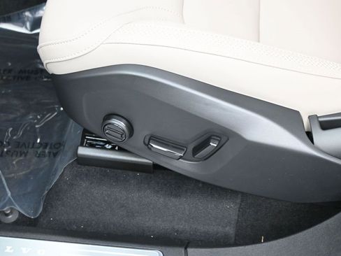 New 2026 Volvo XC90 B6 Plus w/ Protection Package Premier image 12