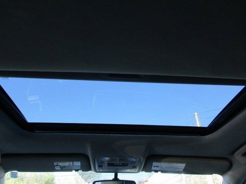 Used 2015 Toyota Highlander XLE image 28