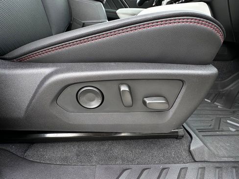 New 2026 GMC Canyon AT4X w/ LPO, Black Badging Package AWD/4WD image 13