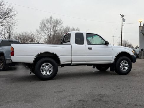 Used 2000 Toyota Tacoma 4x4 Xtracab image 12