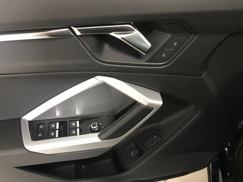 Used 2023 Audi Q3 2.0T Premium w/ Convenience Package image 9