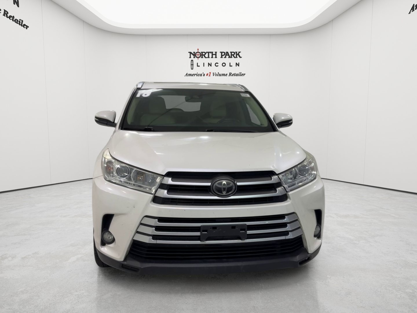 Used 2018 Toyota Highlander FWD V6 image 8