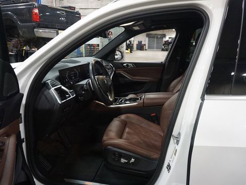 Used 2025 BMW X5 xDrive40i AWD/4WD image 2