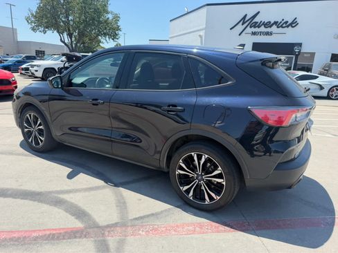 Used 2021 Ford Escape SE w/ SE Sport Appearance Package FWD image 3