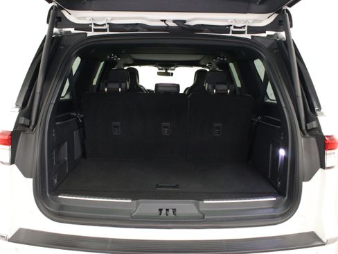 Used 2024 Lincoln Navigator L Reserve AWD/4WD image 14