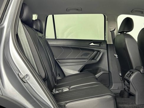 Used 2024 Volkswagen Tiguan SE AWD/4WD image 12