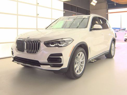 Used 2023 BMW X5 xDrive40i w/ Premium Package image 2