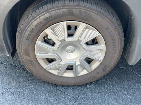 Used 2025 Nissan Kicks S AWD/4WD image 14
