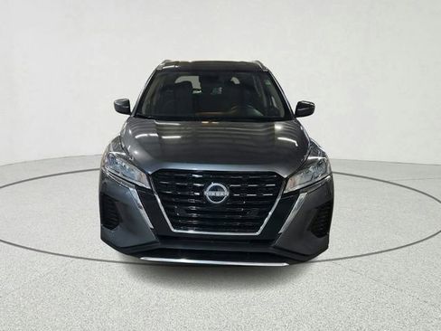 Used 2023 Nissan Kicks SV image 2