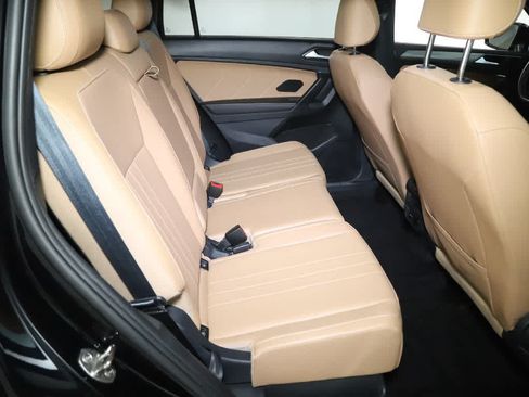 Used 2023 Volkswagen Tiguan SE AWD/4WD image 32