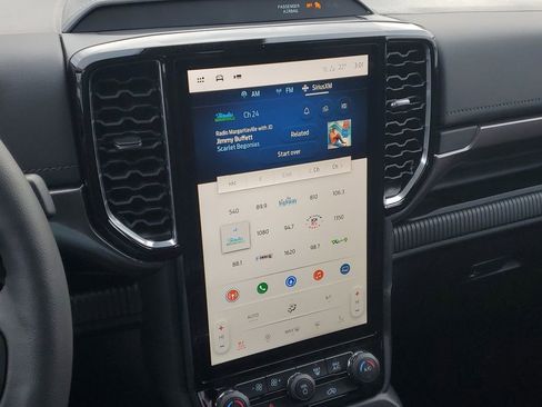 New 2025 Ford Ranger Lariat w/ Black Appearance Package image 18