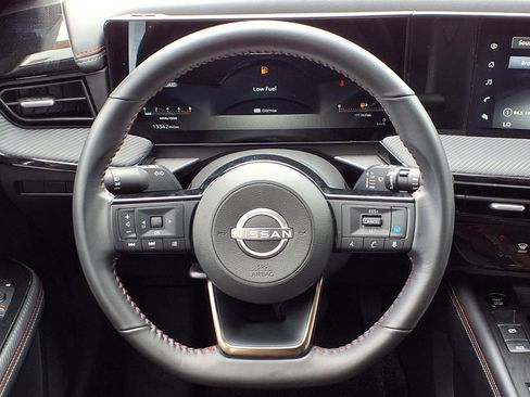 Used 2025 Nissan Kicks SR AWD/4WD image 12