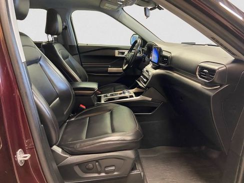 Used 2022 Ford Explorer XLT w/ Equipment Group 202A image 16