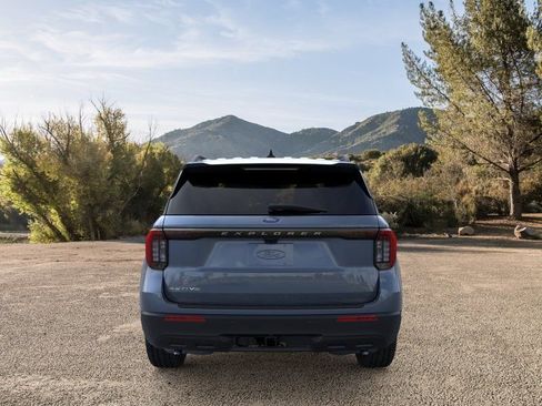 New 2026 Ford Explorer Active RWD image 5