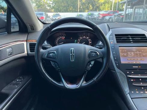 Used 2013 Lincoln MKZ Sedan 4D image 18