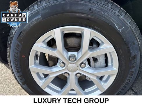 Used 2023 Jeep Grand Cherokee Limited w/ Luxury Tech Group II image 9