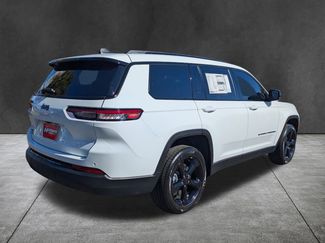 New 2025 Jeep Grand Cherokee L Altitude AWD/4WD video 4