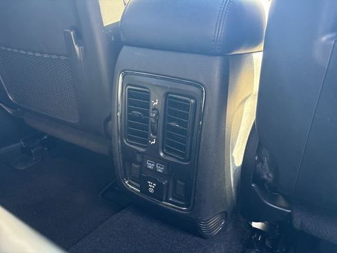 Used 2021 Jeep Grand Cherokee Limited image 23