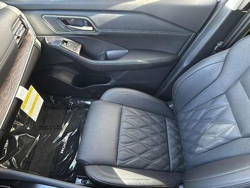New 2026 Nissan Rogue Platinum w/ Platinum Premium Package AWD/4WD image 12