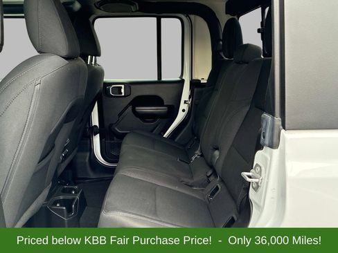 Used 2021 Jeep Gladiator Sport image 12