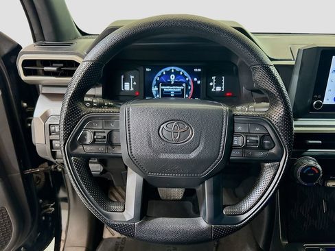 Used 2025 Toyota Tacoma SR5 AWD/4WD image 9