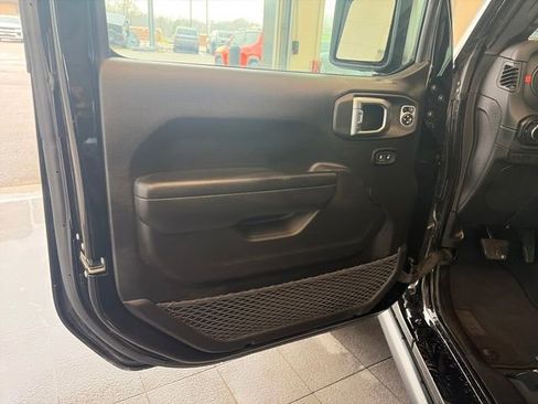 Used 2024 Jeep Wrangler Unlimited Rubicon image 21