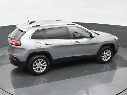 Used 2016 Jeep Cherokee Latitude AWD/4WD image 31