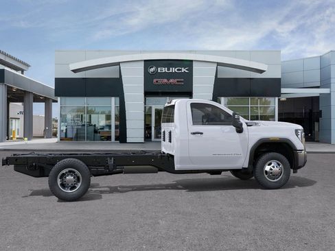 New 2026 GMC Sierra 3500 Pro w/ Convenience Package image 9