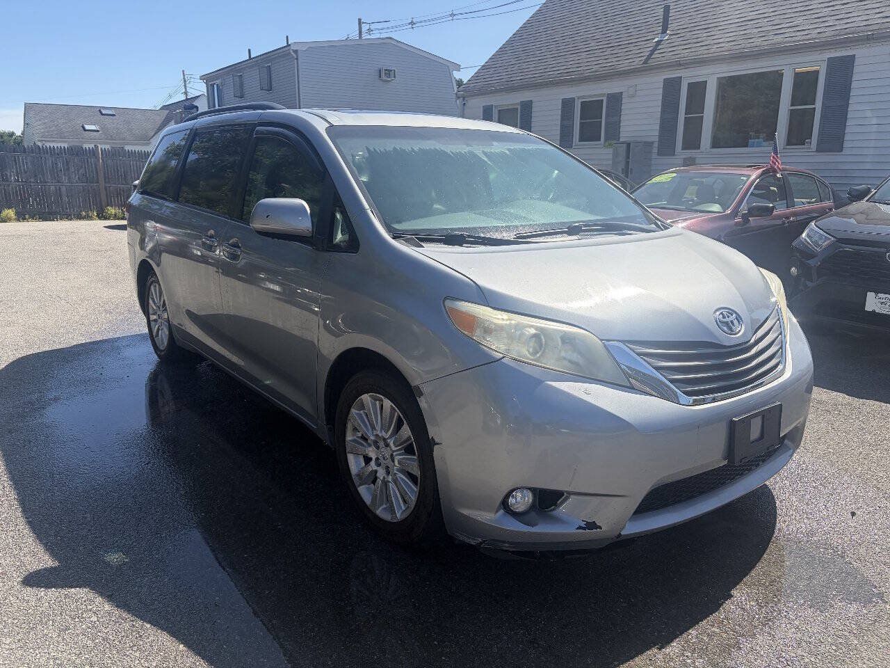 Used 2011 Toyota Sienna XLE w/ Premium Pkg AWD/4WD image 8