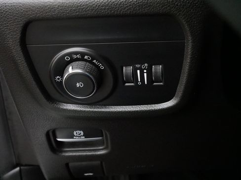 Used 2023 Jeep Grand Cherokee L Limited w/ Black Appearance Package image 27