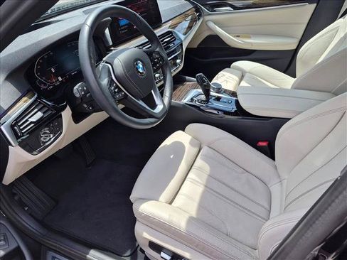 Used 2023 BMW 540i w/ Premium Package RWD image 12