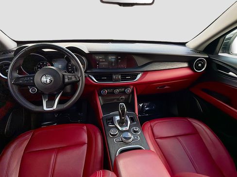 Used 2020 Alfa Romeo Stelvio image 17