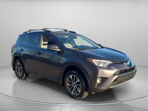 Certified 2018 Toyota RAV4 XLE image 8