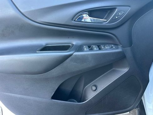 Used 2019 Chevrolet Equinox LT FWD image 16