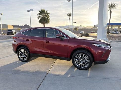 Used 2023 Toyota Venza Limited image 4