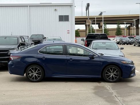 Used 2024 Toyota Camry SE FWD image 3