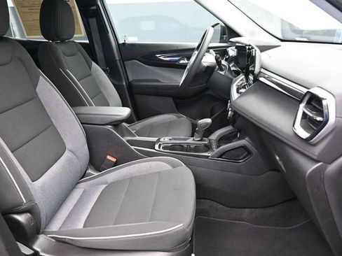 Used 2025 Chevrolet TrailBlazer LT AWD/4WD image 29