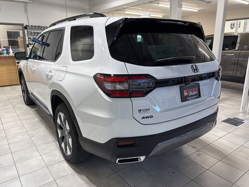New 2026 Honda Pilot Elite image 2