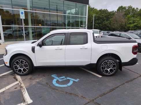 Used 2025 Ford Maverick Lariat AWD/4WD image 4