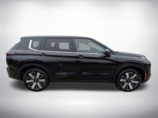 New 2025 Mitsubishi Outlander SE video 2