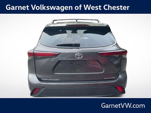 Used 2024 Toyota Highlander XLE AWD/4WD image 4